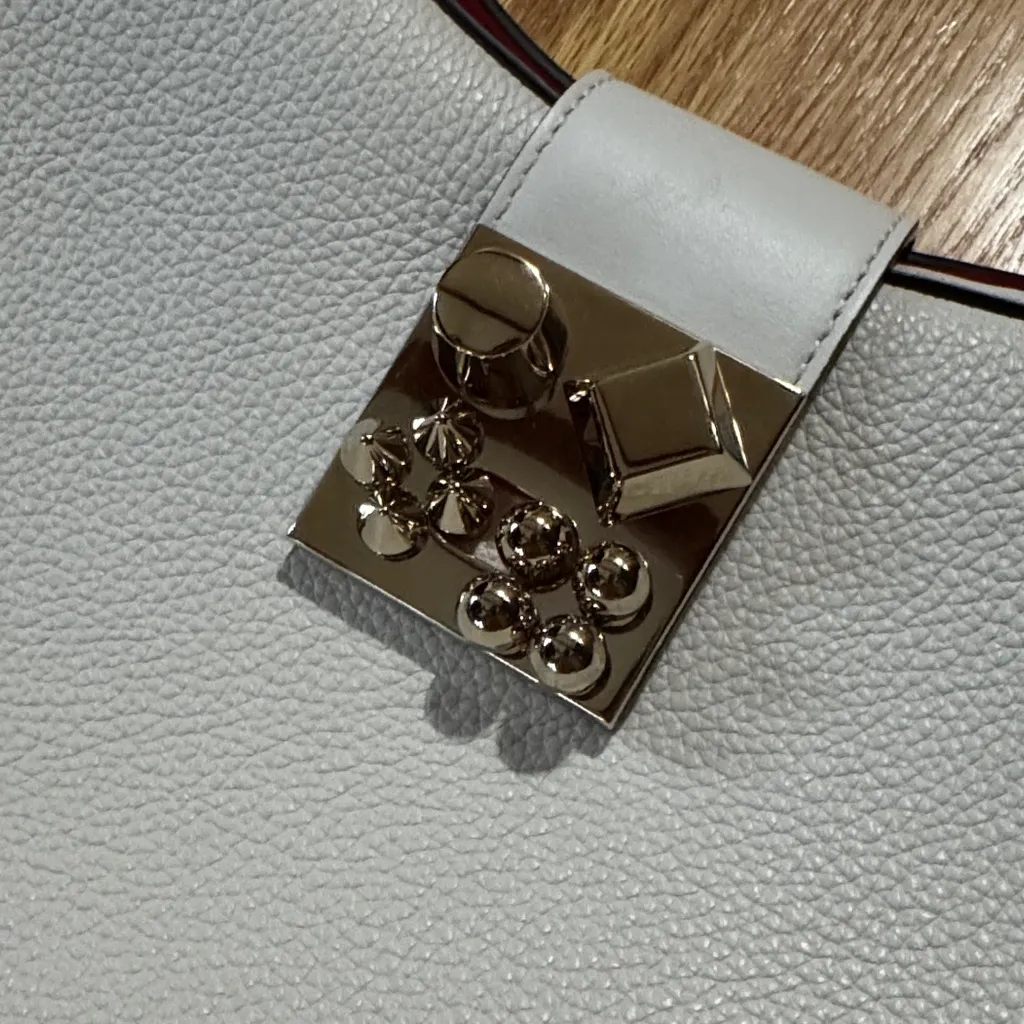 Christian Louboutin Small Carasky Crossbody Shoulder bag in white - Image 7