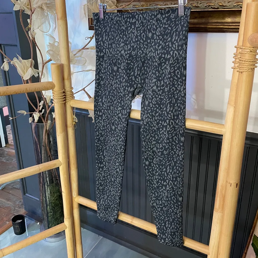 SPANX Look At Me Now High Rise Seamless Leopard Print Sexy Leggings Sz XL 💛🎀 - Image 5