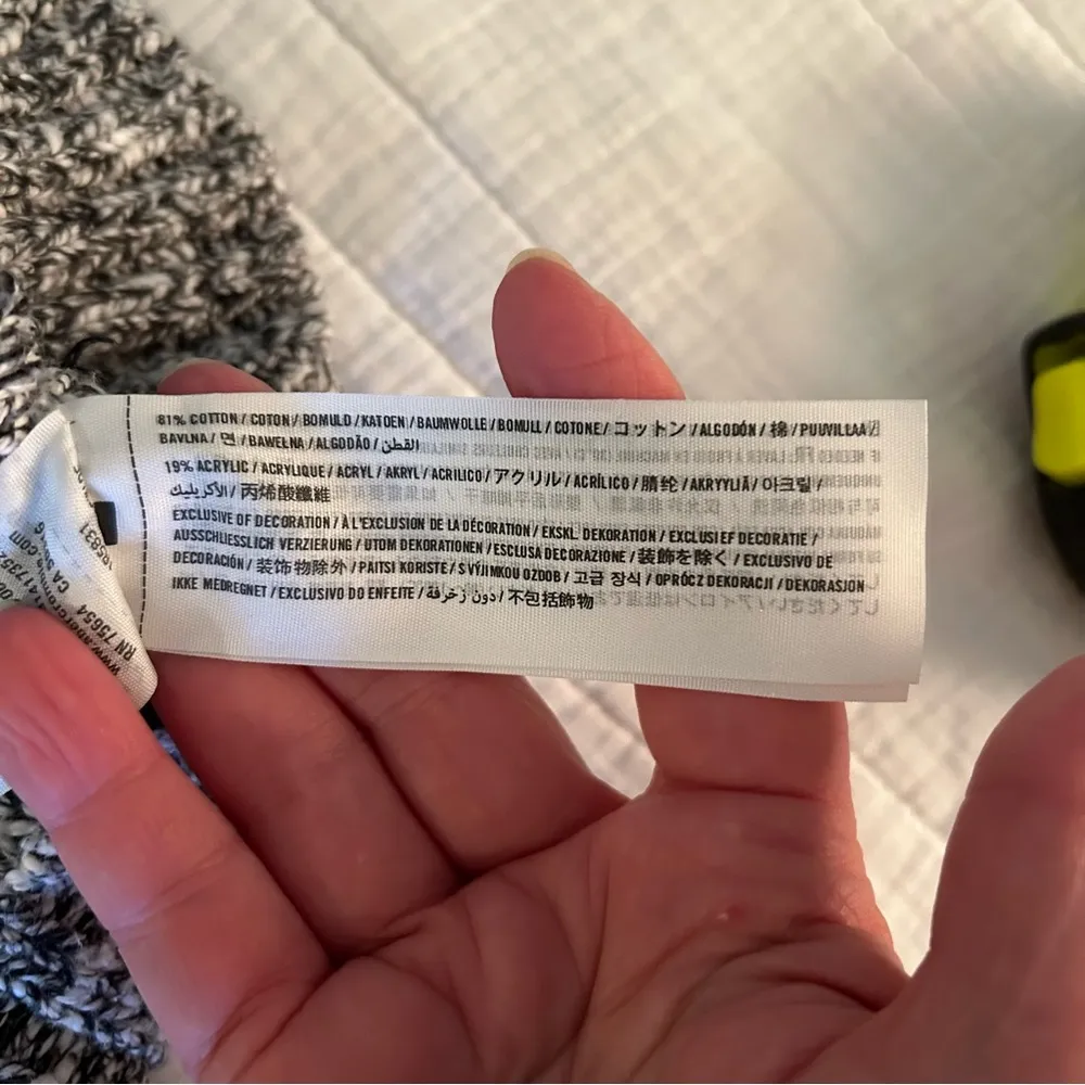 Abercrombie & Fitch Three Button Pocket Cardigan. Size Small. - Image 11