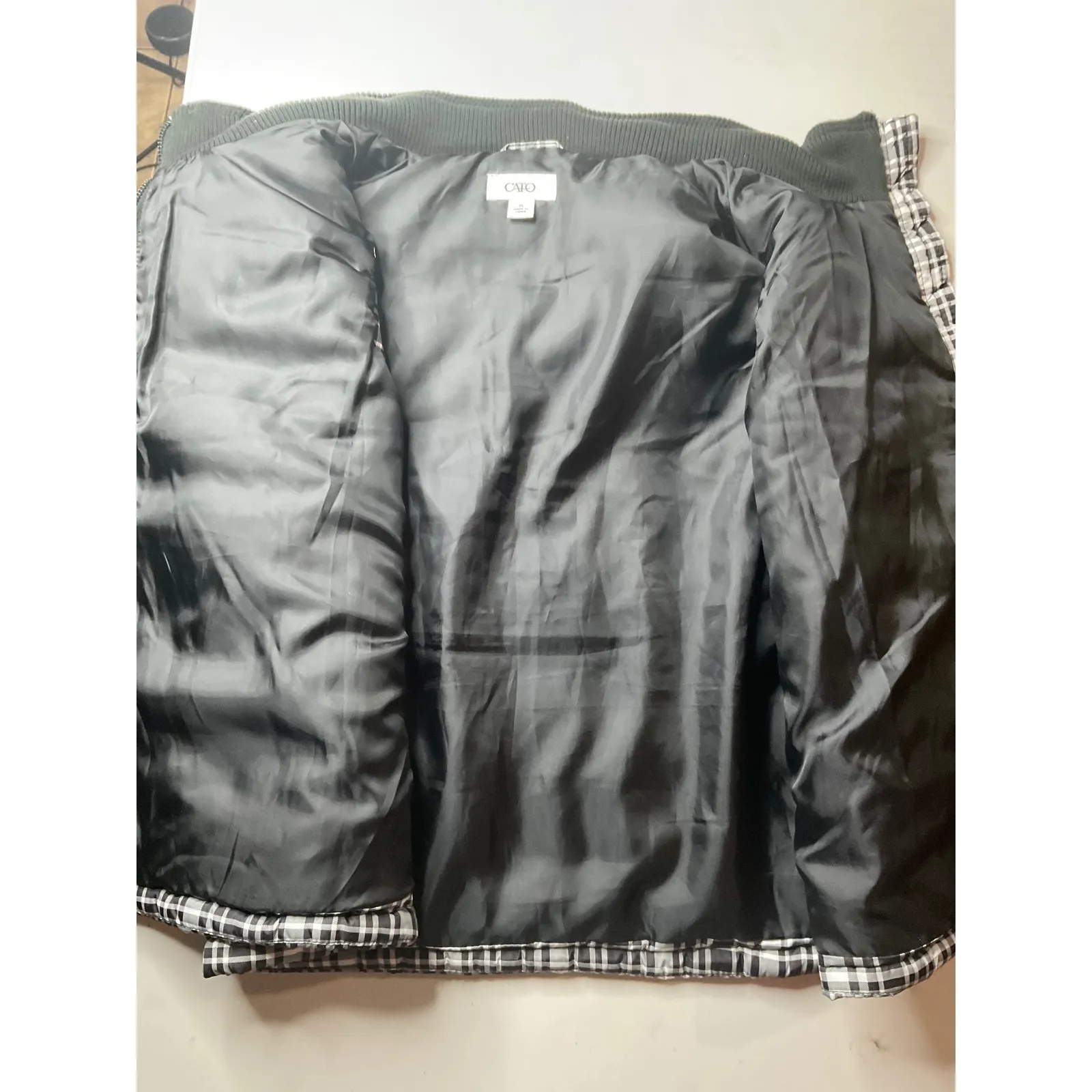 Cato Women's Plaid Puffer Vest Black White Zipper Closure Pockets Size XL - Image 7