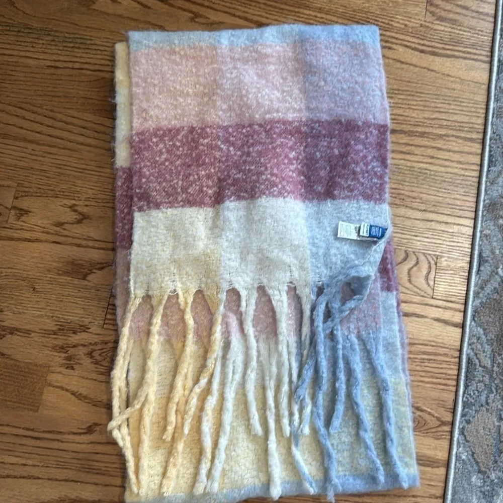 Mismatched, Lucky, Brandon, Old Navy, beanie and scarf winter set - Image 3