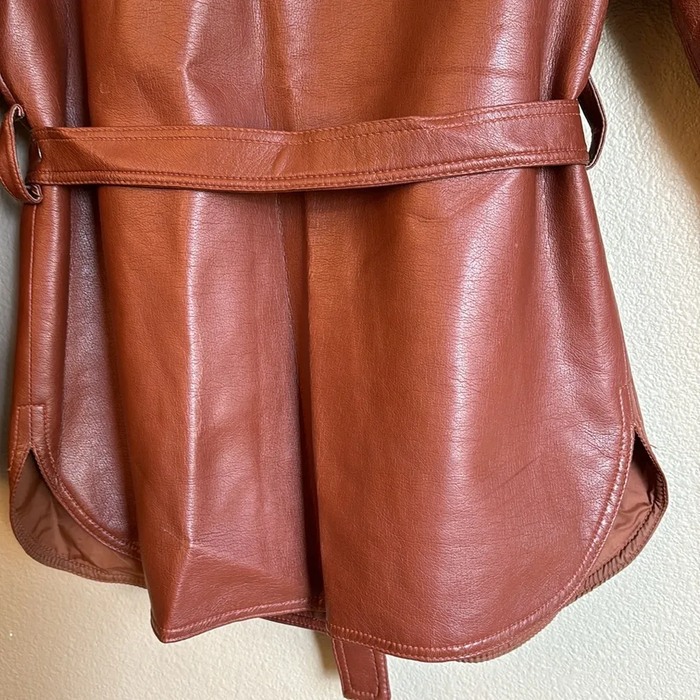 VINTAGE Brown Faux Leather Belted Shirt Jacket Size SMALL MEDIUM Pearl Snap 70s - Image 8