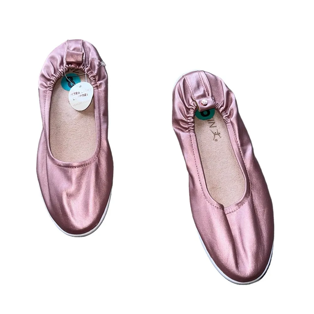 NWT DANSKIN Women's Relax Scrunch Back Flats Memory Foam - Image 2