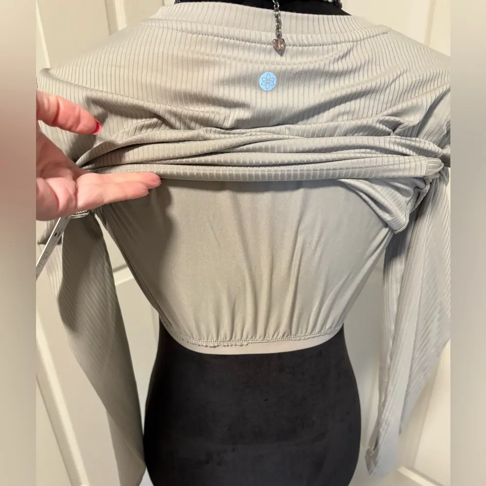 NWT Harmony Balance Cropped Workout Top with Built In Bra Size M - Image 4