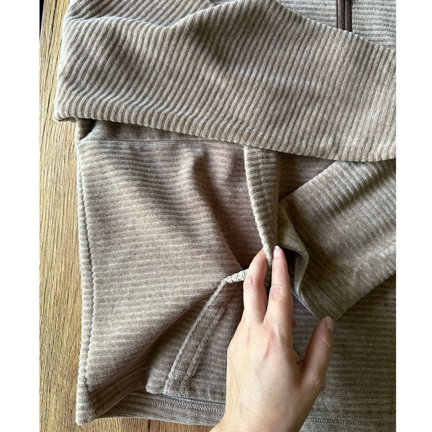 Thread & Supply Tan Cozy Quarter Zip Sweatshirt Size Large - Image 3