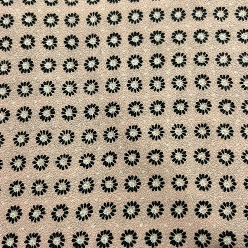 Women's Ann Taylor Loft LOFT Pink Black Floral Sleeveless Blouse Size MP EUC - Image 2