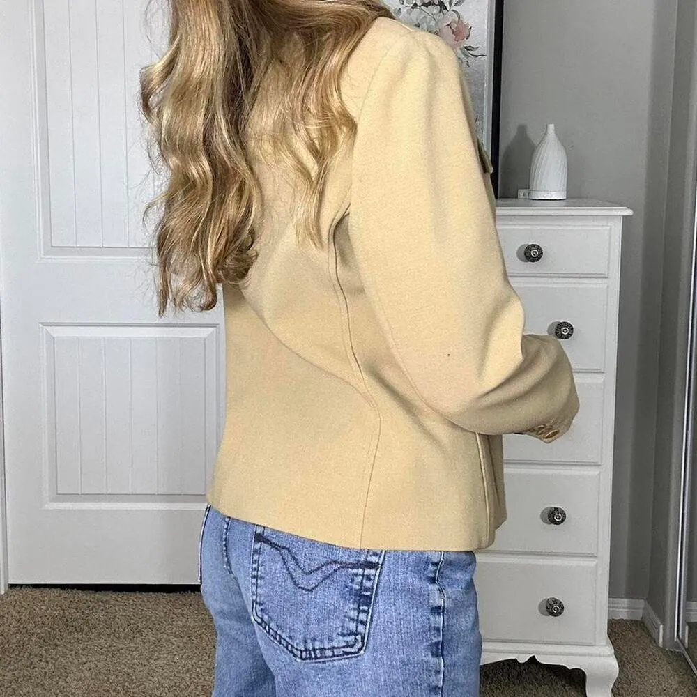 Tan and cream thick gorgeous blazer with the cutest button and pockets - Image 7