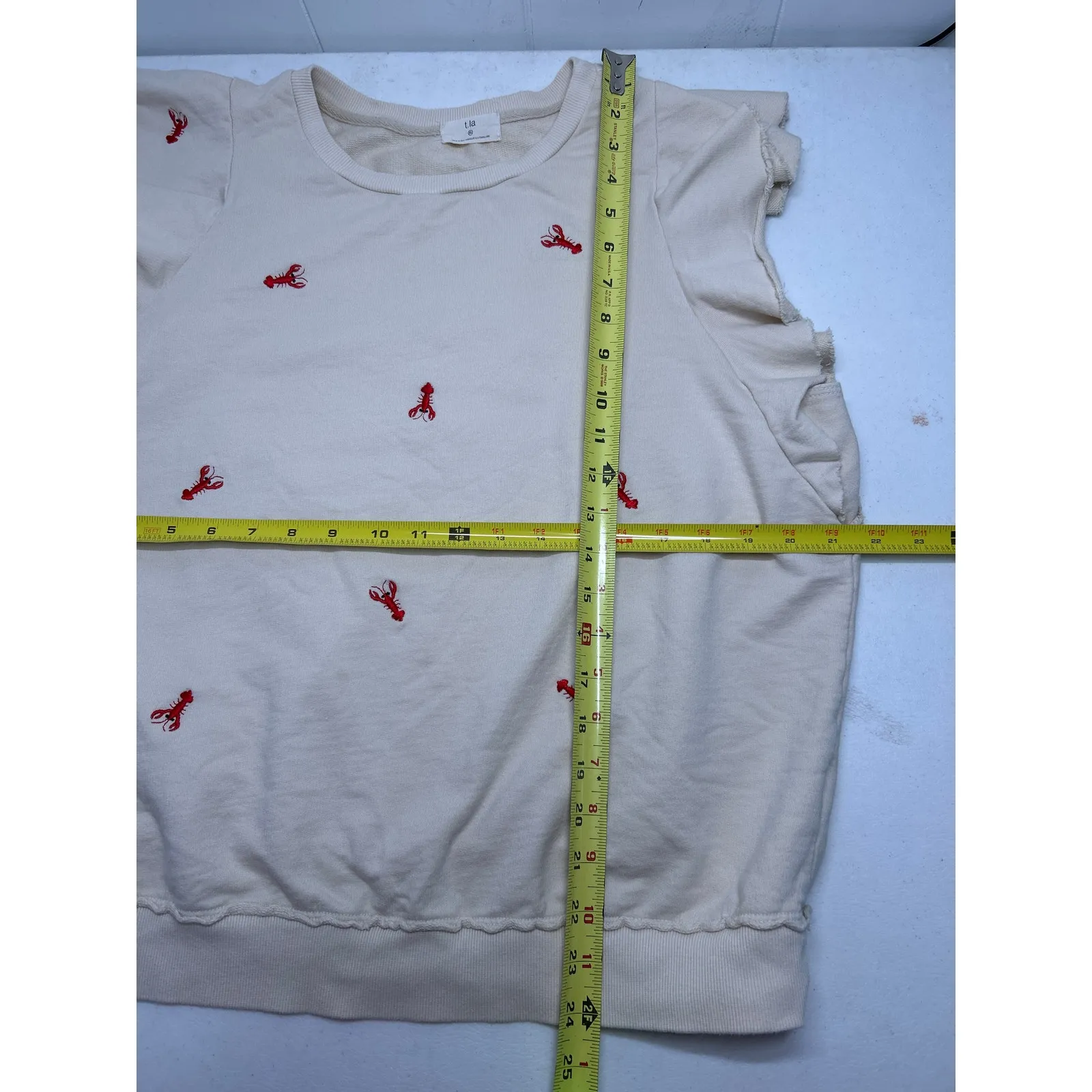T.La Sleeveless Lobster Ruffle Sweatshirt in Cream/Red. Size XL Red - Image 8