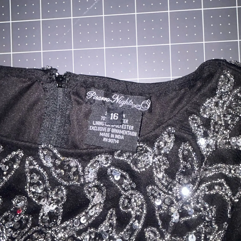 Alex Evenings Elegant Black and Silver Gown - Image 6