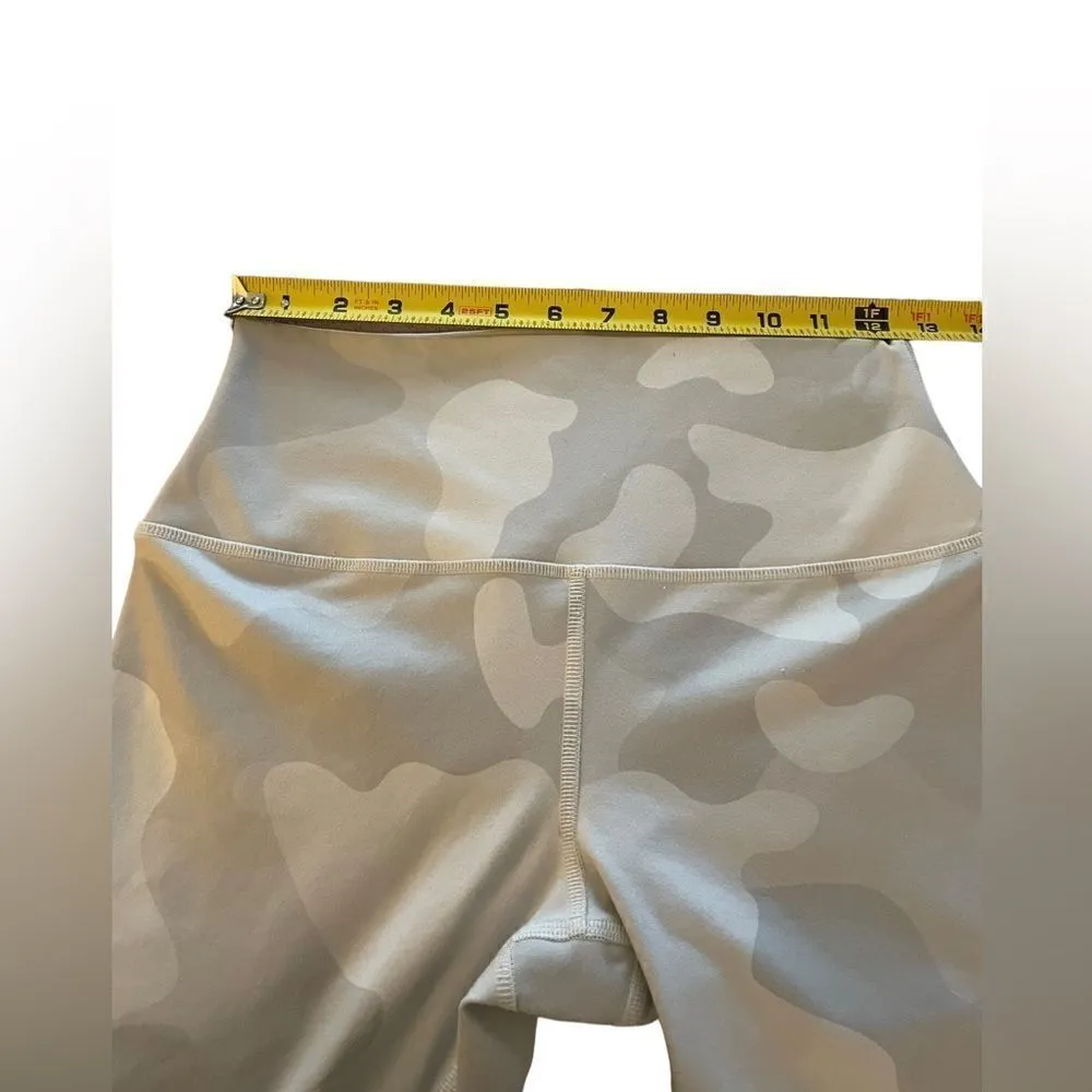 Alo Yoga Women’s Full Length Camouflage Gray / White Leggings Size S - Image 5