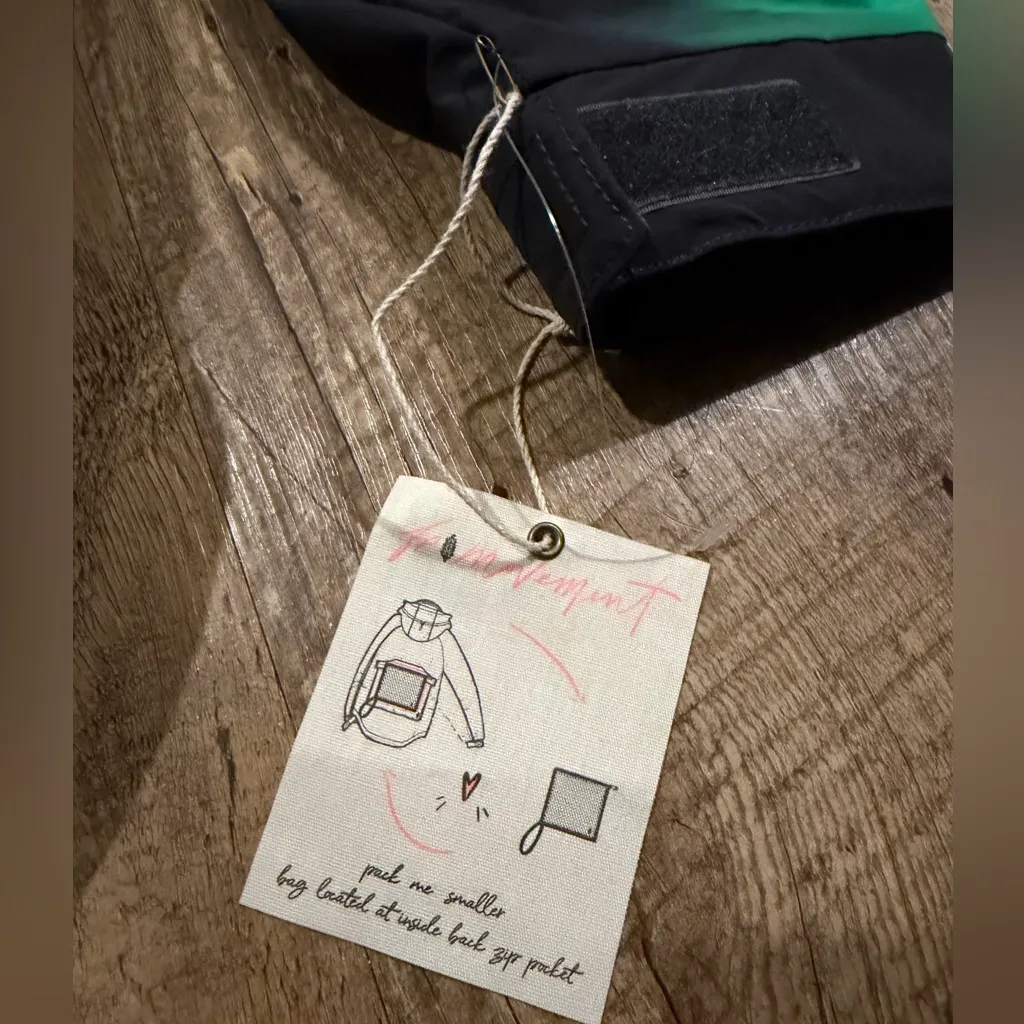 FP Movement Singin' in the Rain Printed Ski Snowboard Jacket in Alien Combo XS - Image 6