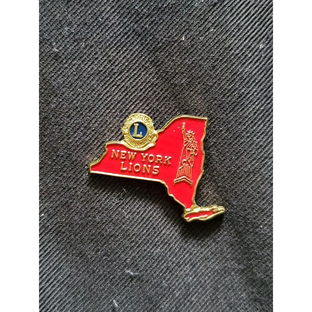 VTG New York Lion Club Lapel Hat Pin Brooch Statue of Liberty Red Enamel - Image 2
