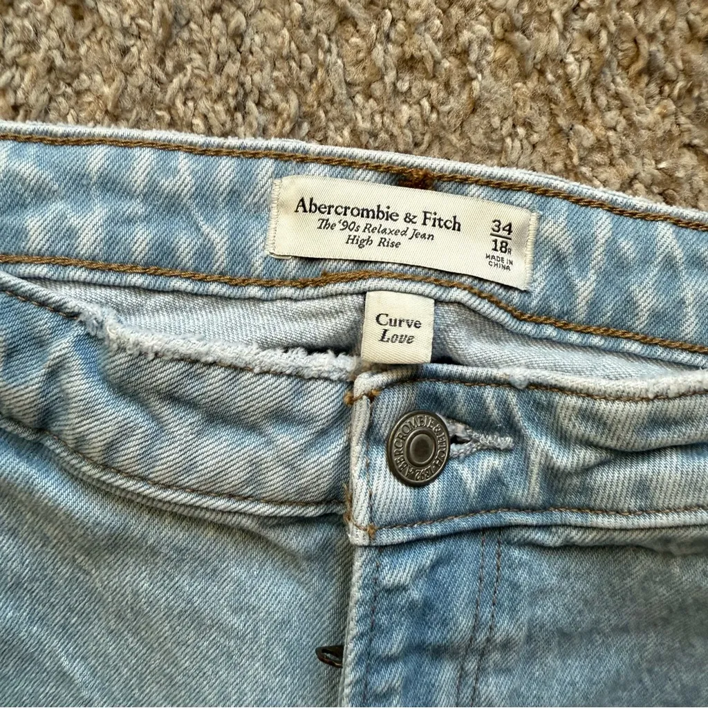 Abercrombie & Fitch Curve Love High Rise 90s Relaxed Jean Size 18 - Image 4