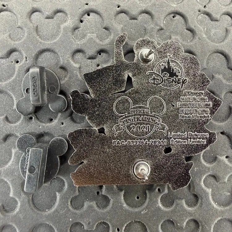 Disney parks Alice in Wonderland 70th Anniversary LR Legacy collection pin - Image 2