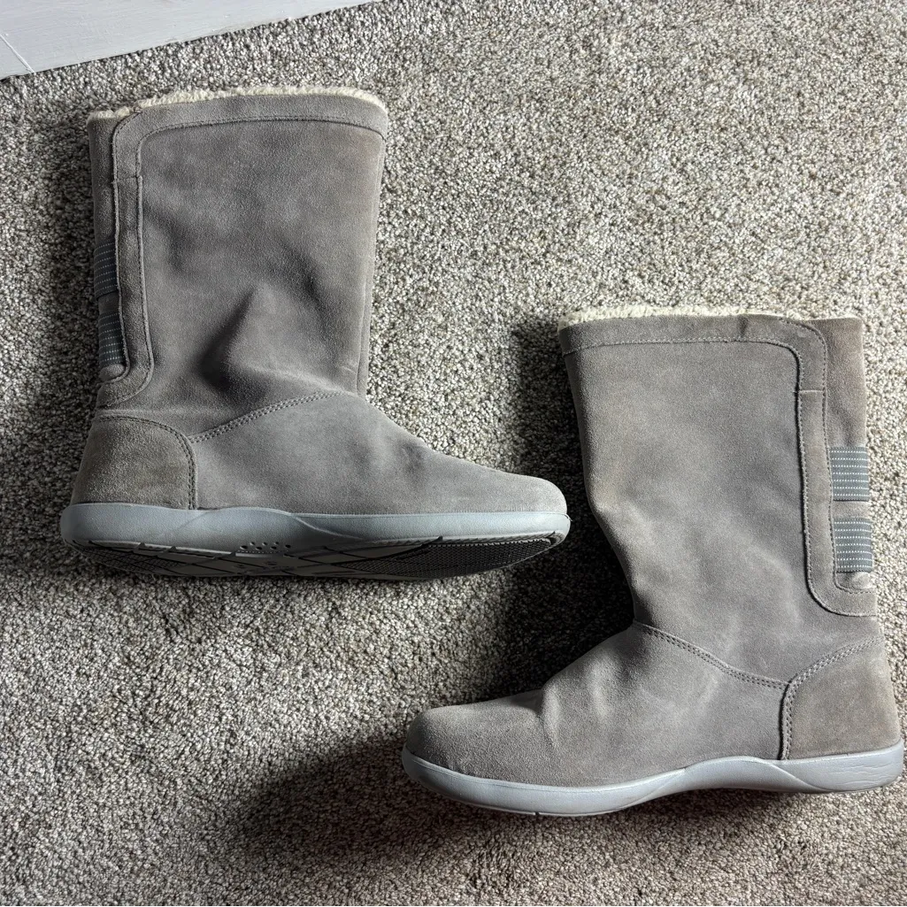 Crocs Women Adela Boots Size 9 Gray Faux Fur Suede Snow Outdoor Winter Shoes - Image 6