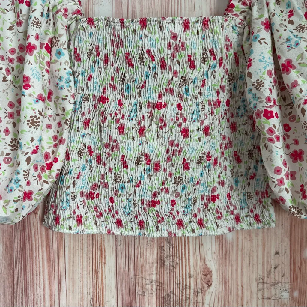 Sokie Collective White Puff Sleeve Ditsy Floral Smocked Top Size M - Image 6