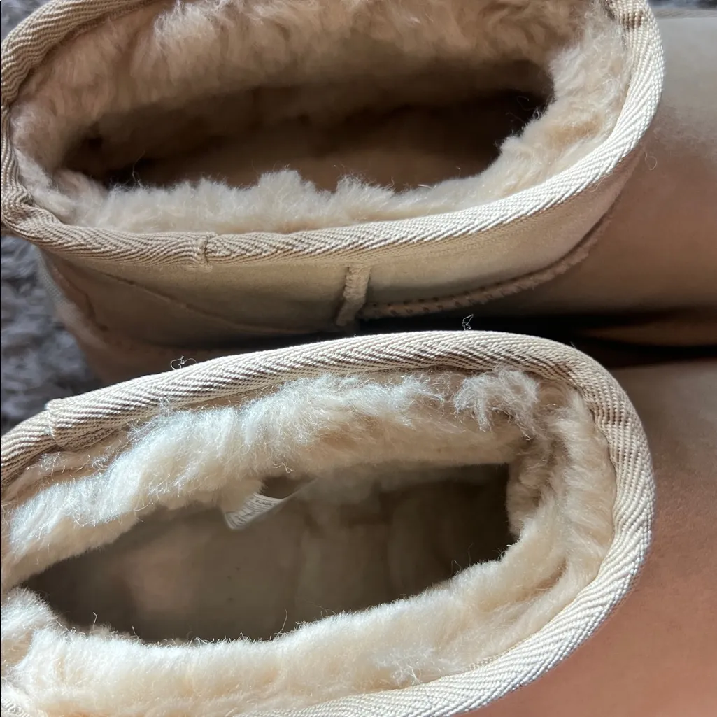 NWOT Ugg plush platform boots size 8 - Image 9
