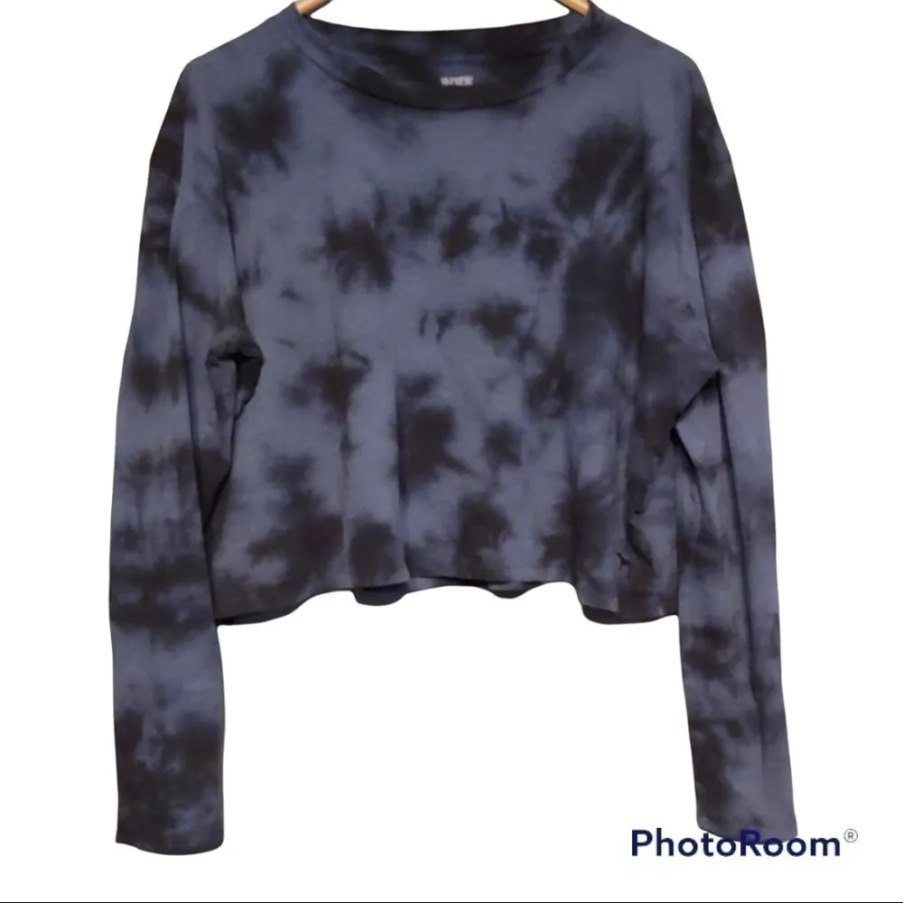 𝅺Victoria’s Secret Pink Tie Dye Cropped Long Sleeve Tee - Image 2