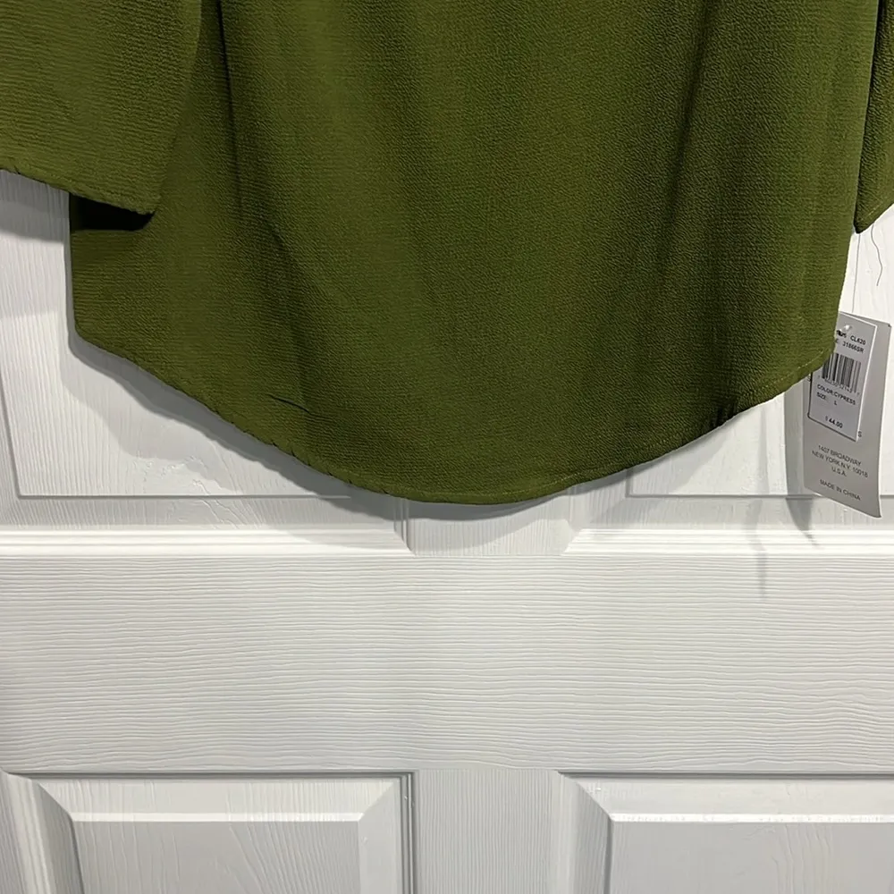 New Direction  Blouse With Pleated Accent - Size Large - Green. NWT - Image 6