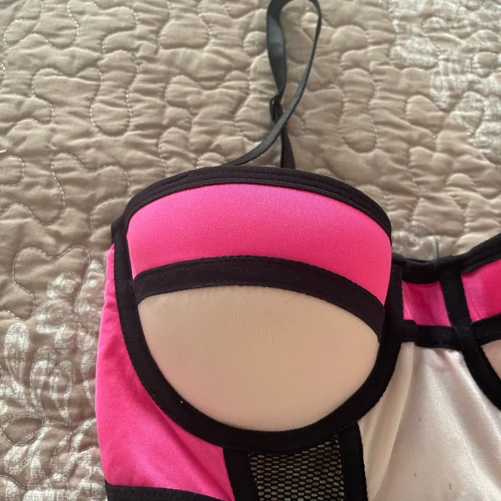 BRALETTE HOT PINK BLACK MESH 34B Size undefined - Image 2