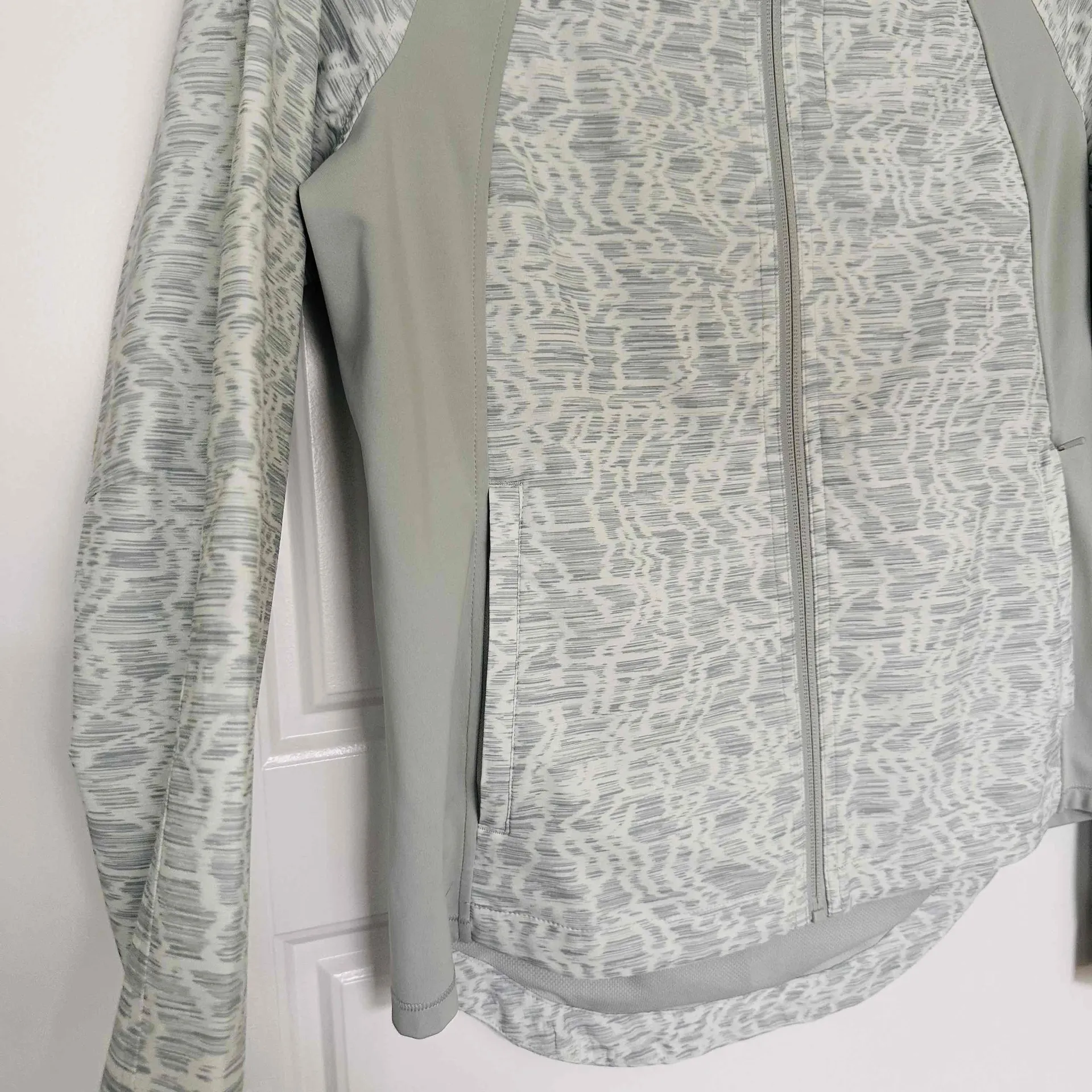 Athleta Run With It Printed Jacket, Verve Horizon | Size XS - Image 6