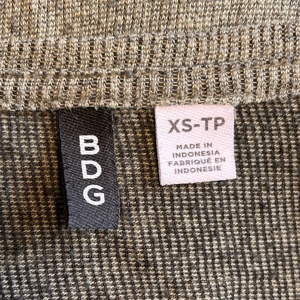 BDG by Urban Outfitters size XS oversized ribbed thermal long sleeve top Olive - Image 5