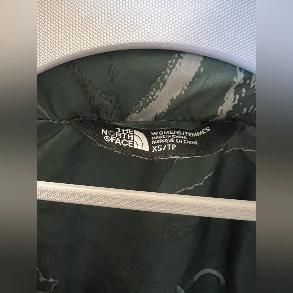 Women’s The North Face XS Windbreaker - Image 4