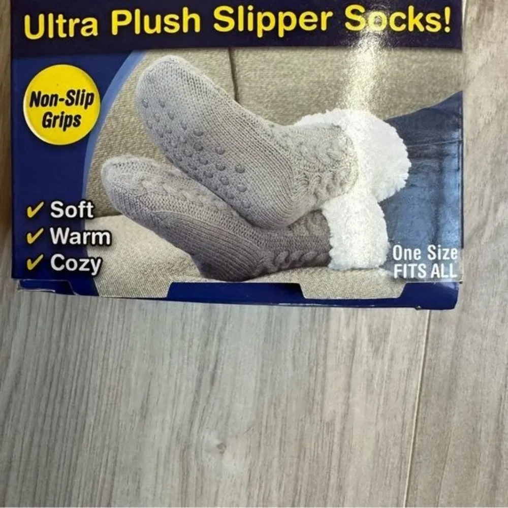 Huggle Slipper Socks Grips Gray Fuzzy Cable knit - Image 3