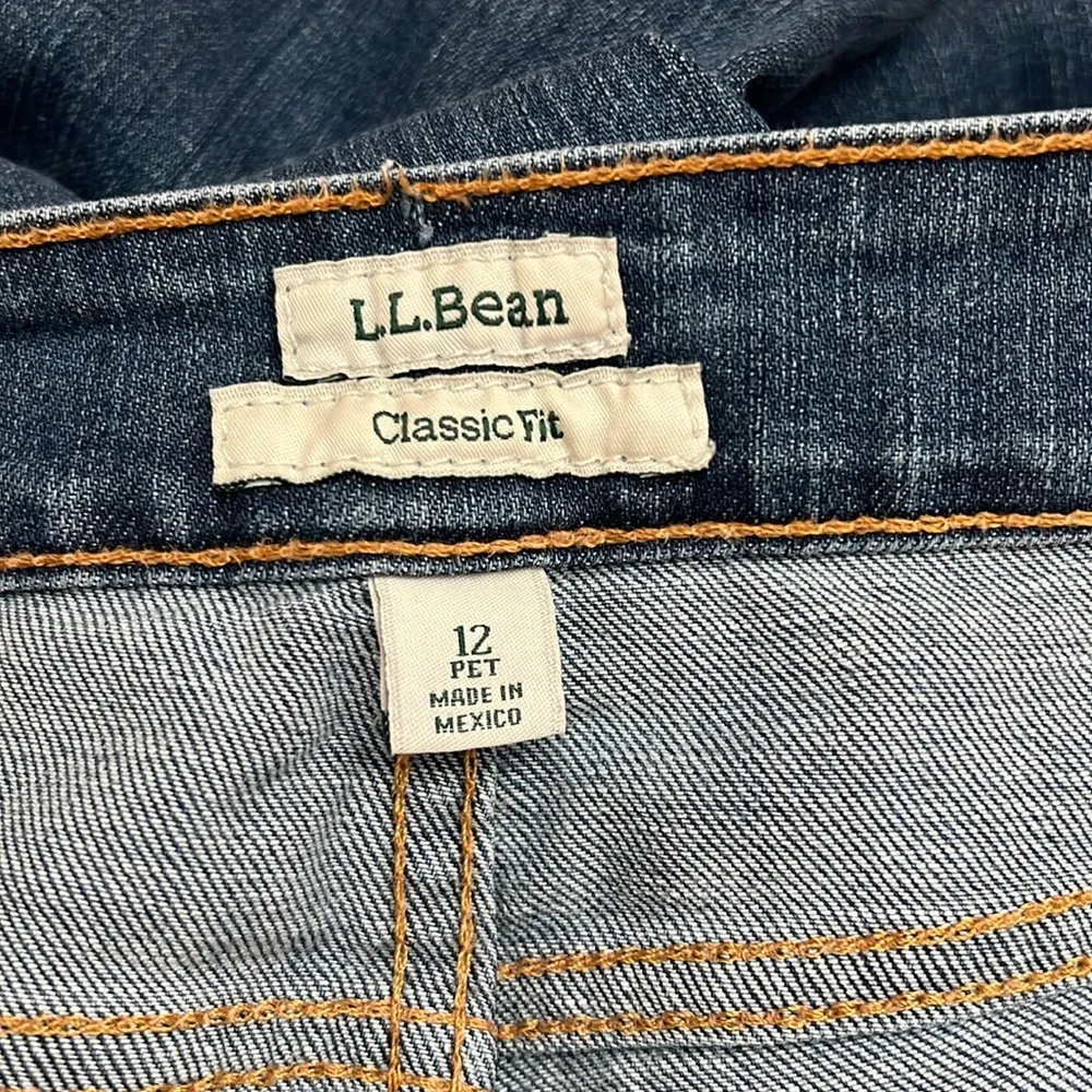 L.L.‎ Bean classic fit jeans . Size 12 - Image 5