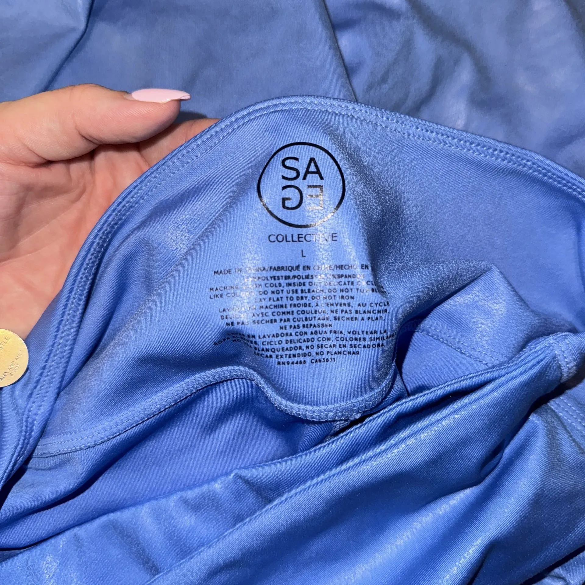 Sage Collective SportsBra/shorts Blue Twist Back Shiny Shimmer Active set‎ Size L - Image 3