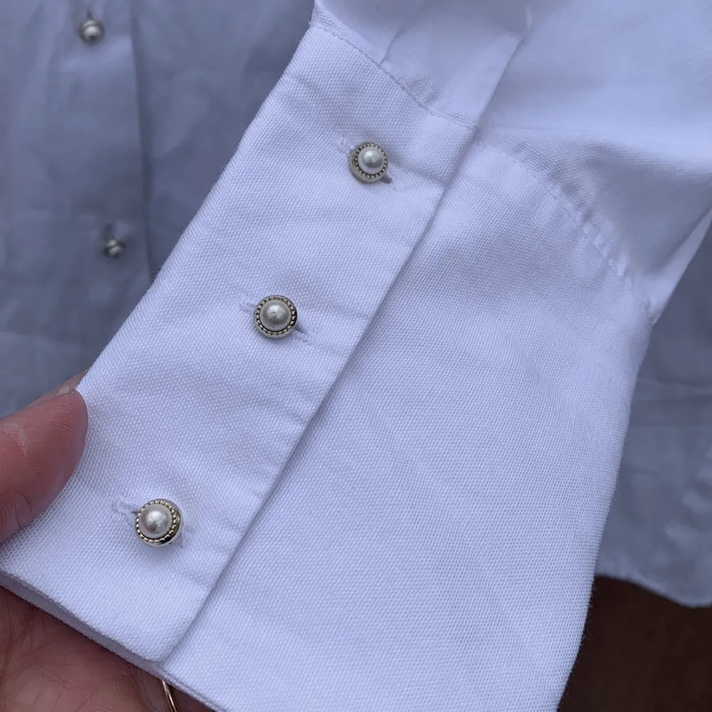 Zara women's size medium long sleeved white blouse, ruffle on back - Image 5