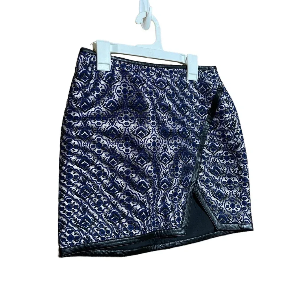 NWT Express Blue Black Silver Patterned Mini‎ Skirt - Image 3