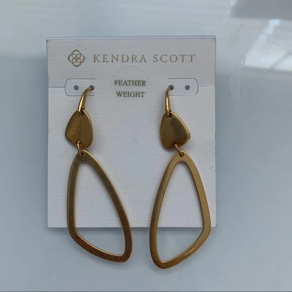 NWT Kendra Scott Kira Feather Weight Vintage Gold Metal Earrings - Image 6