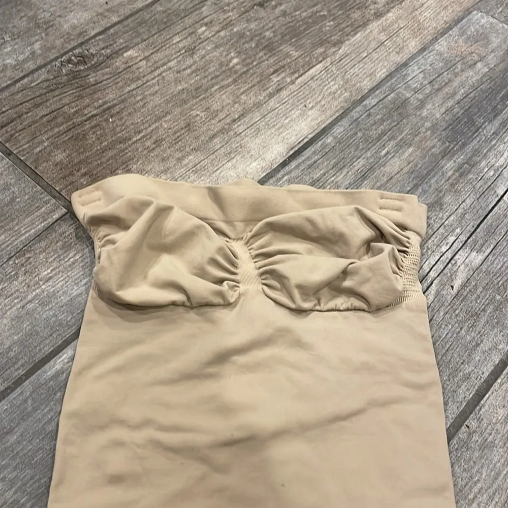 SKIMS strapless sculpting bodysuit - Image 2