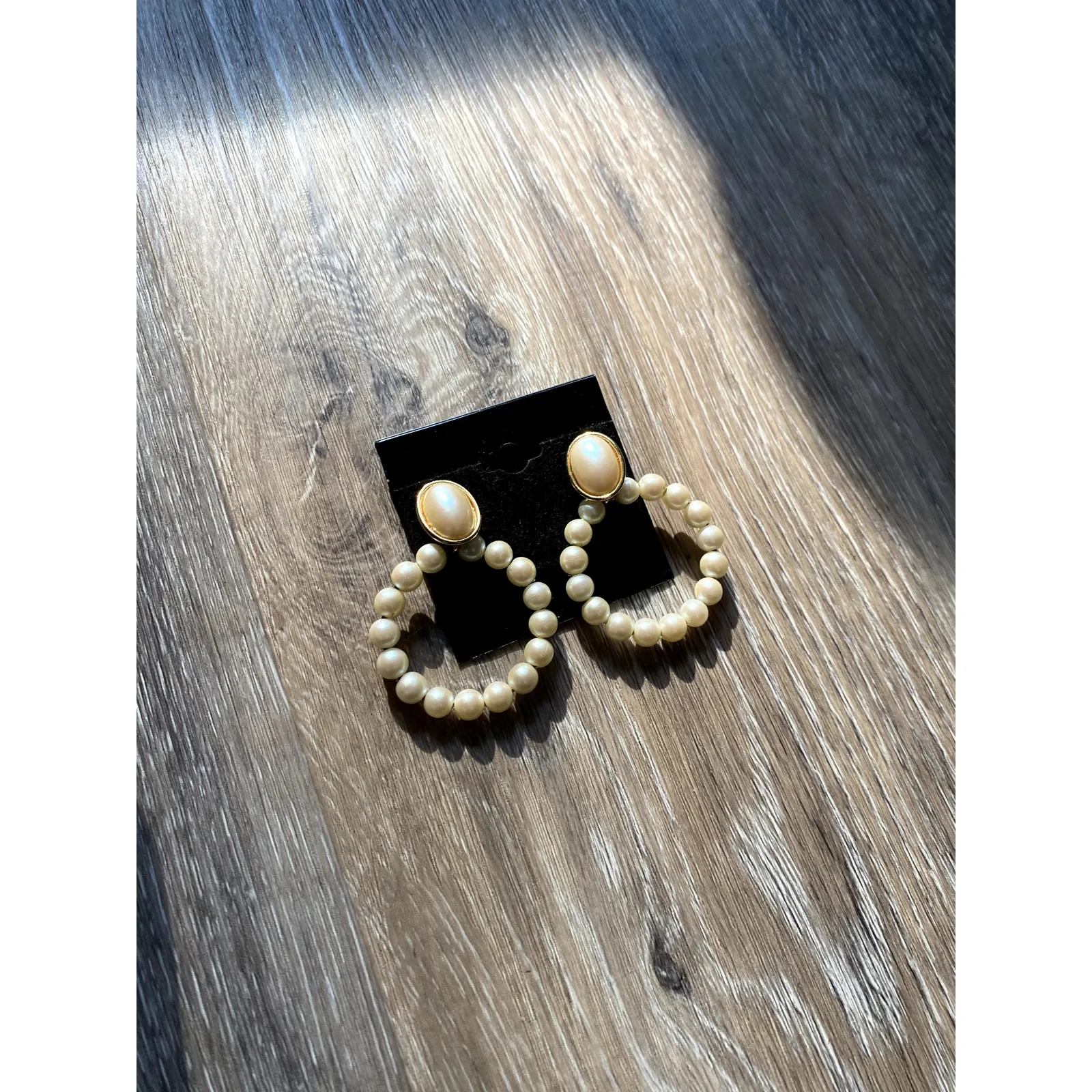 Vintage 90s Pearl Rimmed Hoop Earrings‎ Glam Coquette Dainty Holiday Formal Gold - Image 2