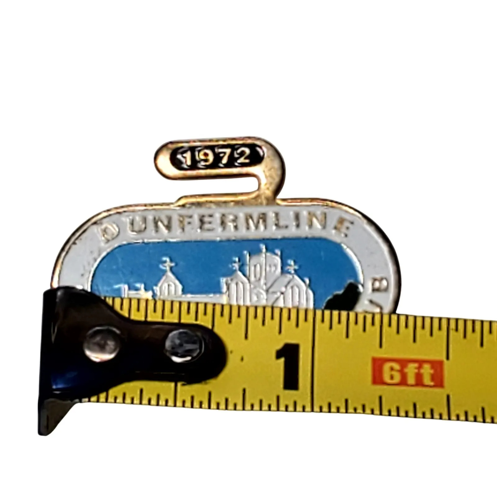 Dunfermline Ladies Curling Club 1972 Collectors Pin Gold Tone Vtg - Image 5