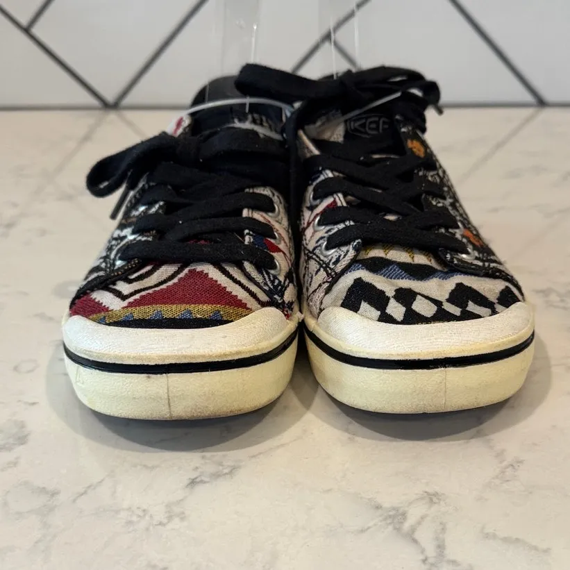 KEEN Elsa IV sneakers with a tribal Aztec indigenous patchwork pattern size 7 - Image 2
