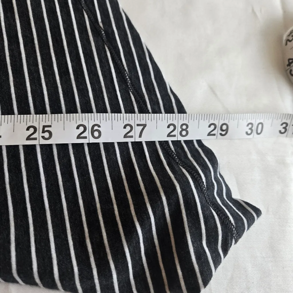 Lululemon To The Point Yoga Womens Gray Stripe Long Slv Tie Asymmetrical small - Image 11