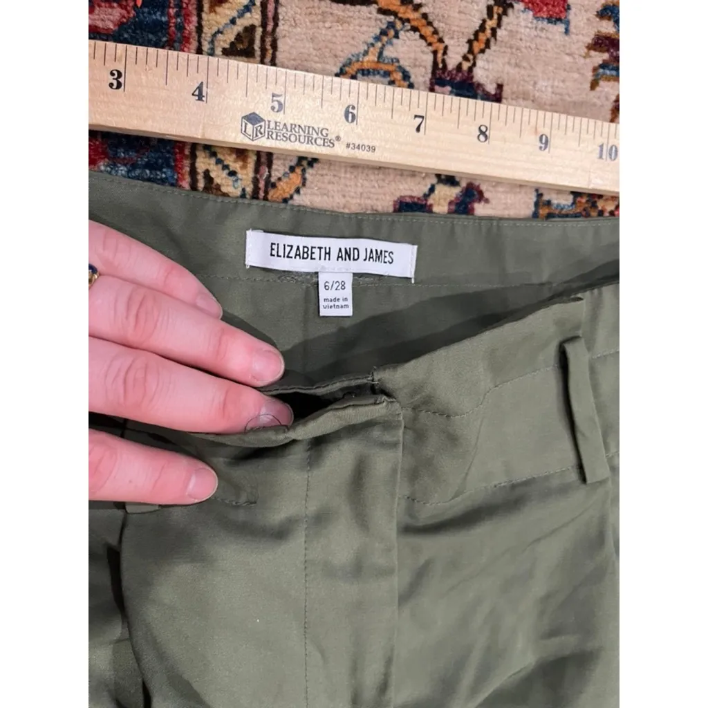 Elizabeth and James Olive Green Pleated Cuffed Shorts Size 6/28 Modern Minimalis - Image 3