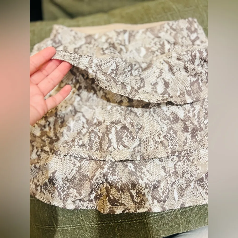 ID Ideology Women's Snake Tiered-Flounce skirt short under size XS - Image 3