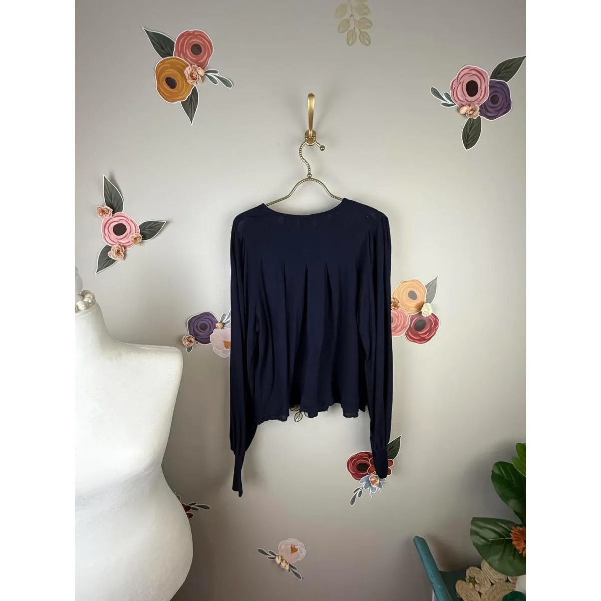 Free People Navy Textured Back Pleated Blouse - Size - Large - Image 5