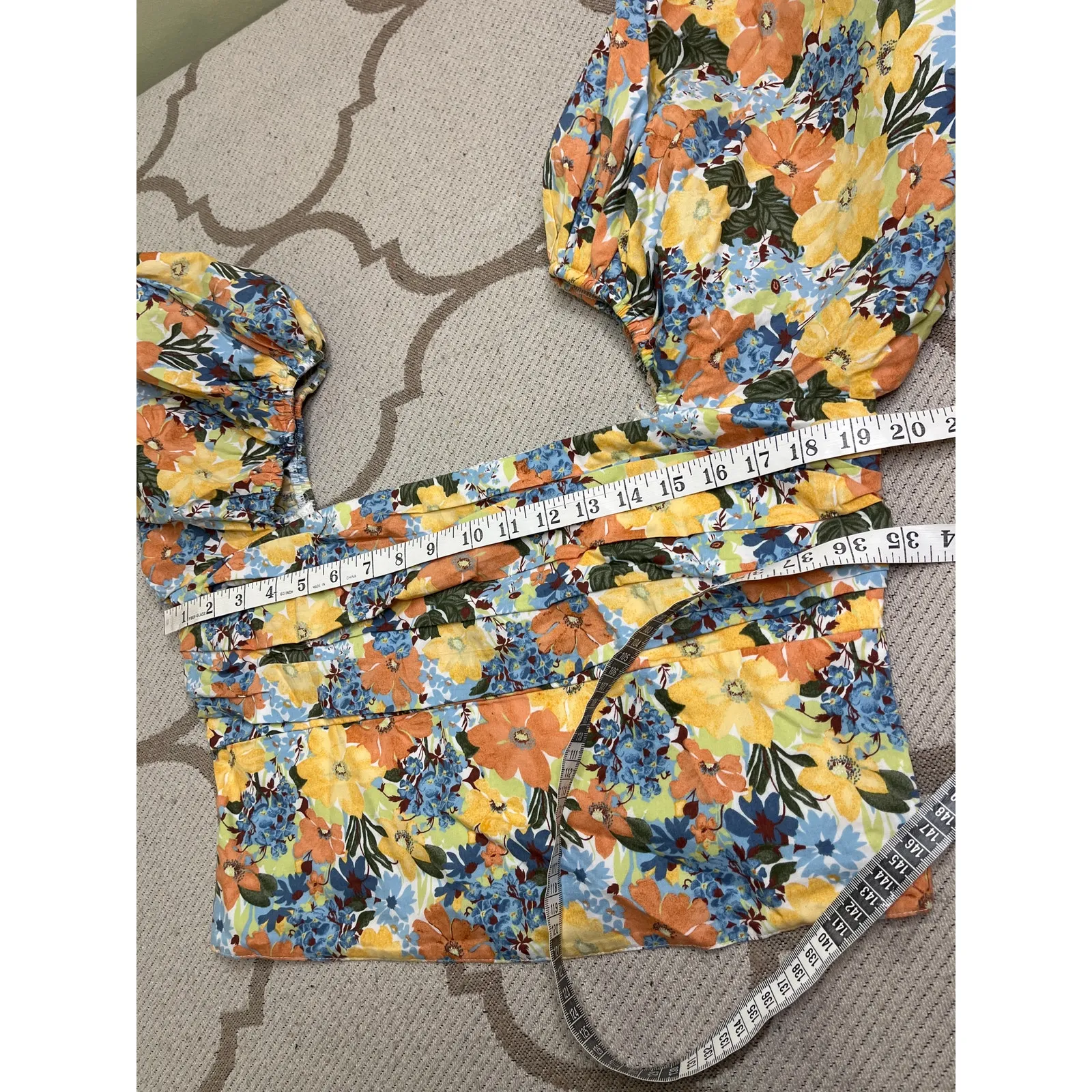 Abercrombie & Fitch square neck ruched puff sleeve top floral print, size large - Image 3