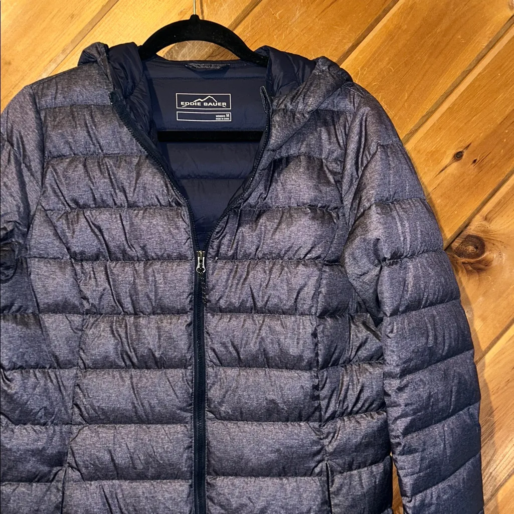 Eddie Bauer Women's CirrusLite Down Packable Parka in Heather navy blue - Image 4