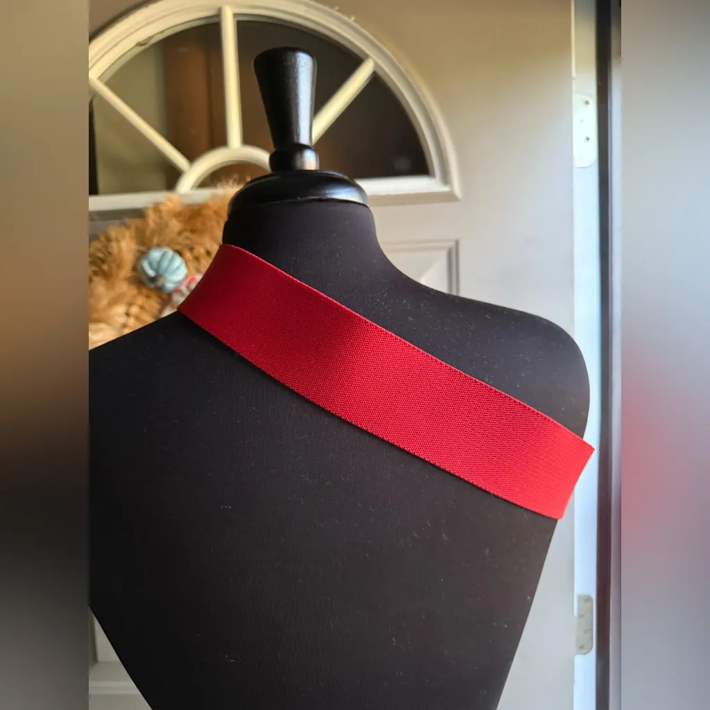 NOS red stretch hook snakeskin buckle belt, size medium - Image 3