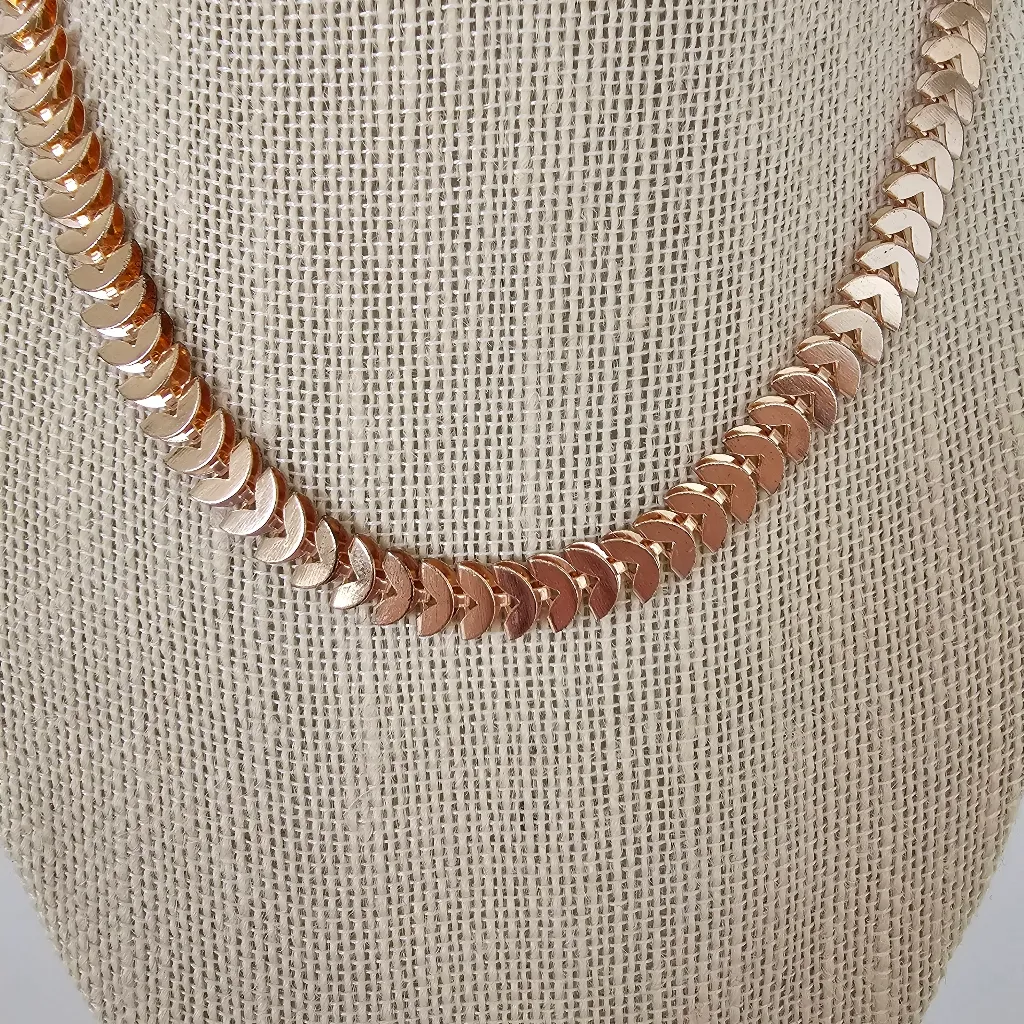 Rose Gold tone metal half moon link chocker adjustable Pink - Image 2