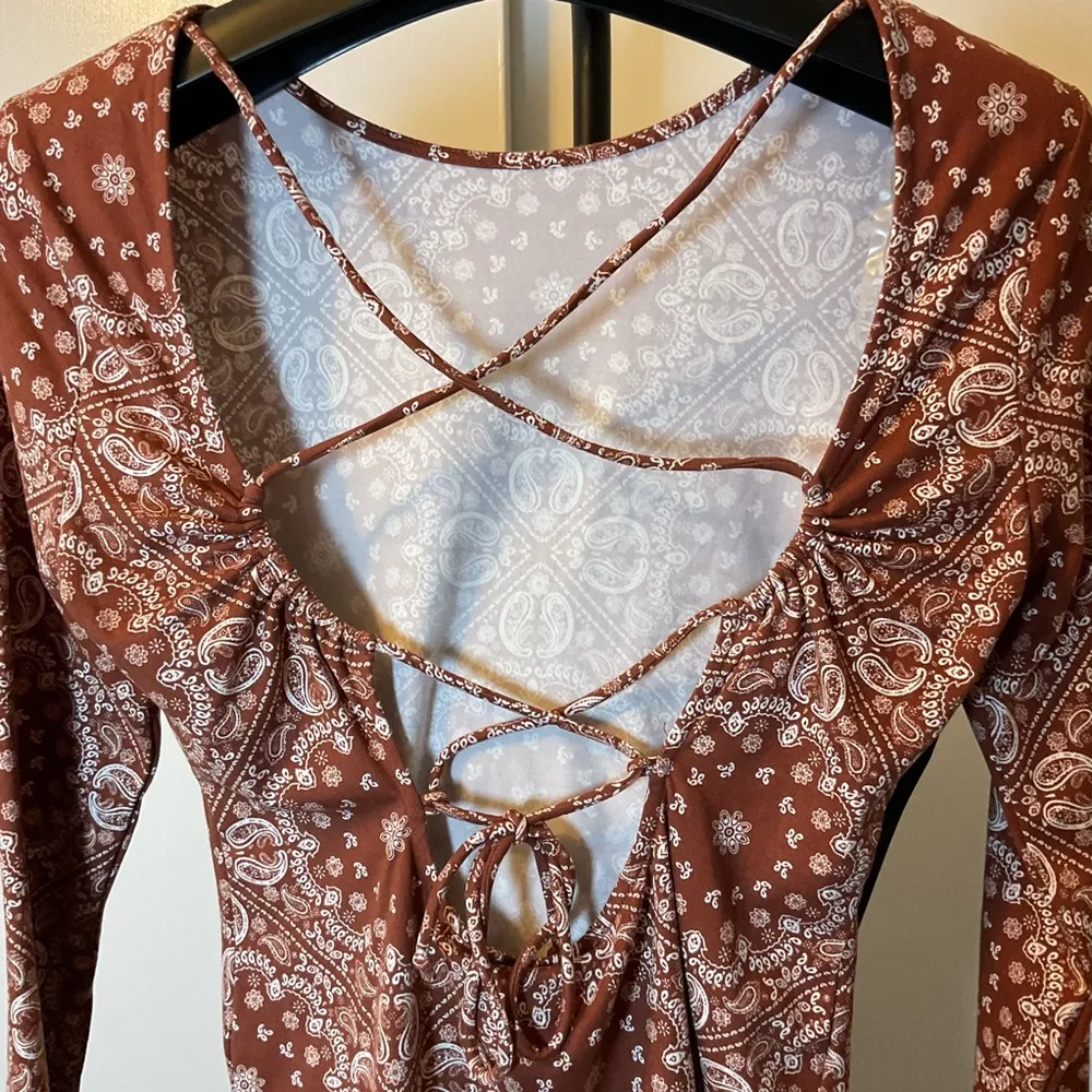 18. Neon Soul Brown Paisley Long Sleeve Open Back Bodysuit Size XL - Image 6