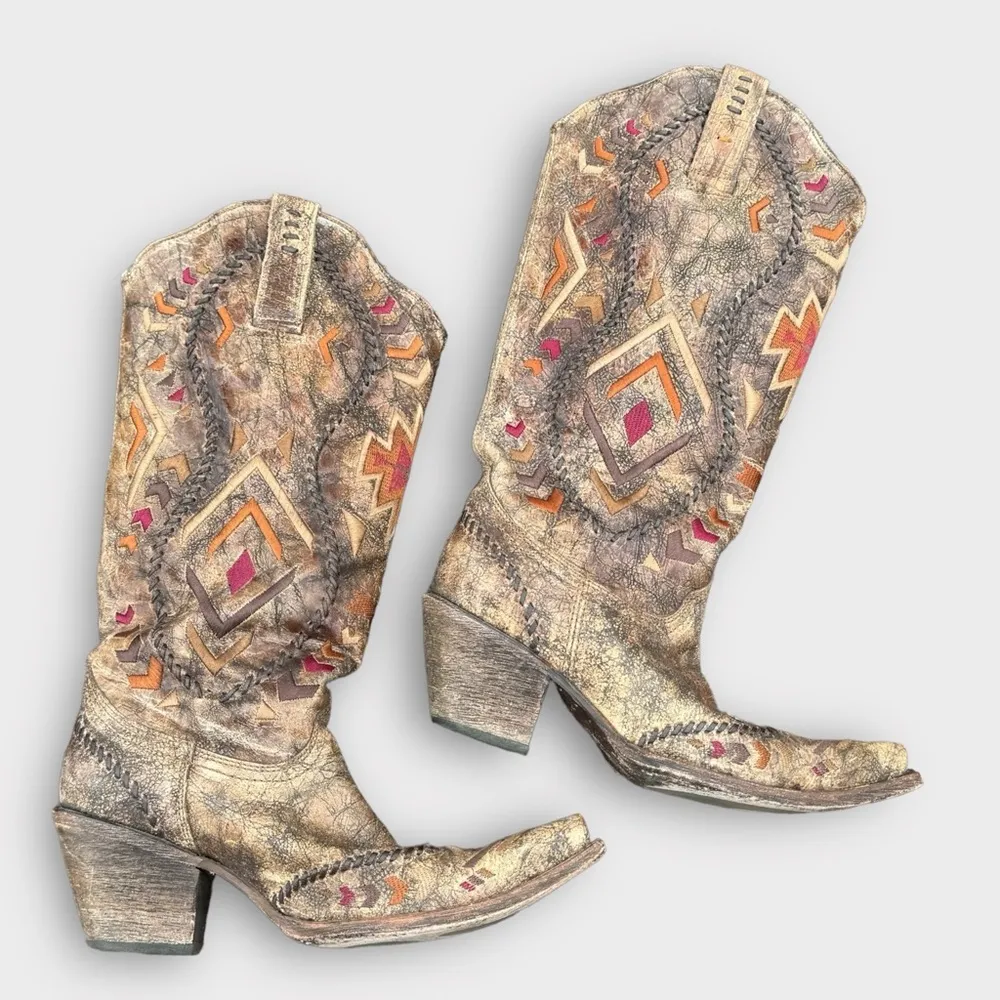 Corral Vintage Western Boots Brown Snip Toe with Red and Orange Embroidery - Image 3