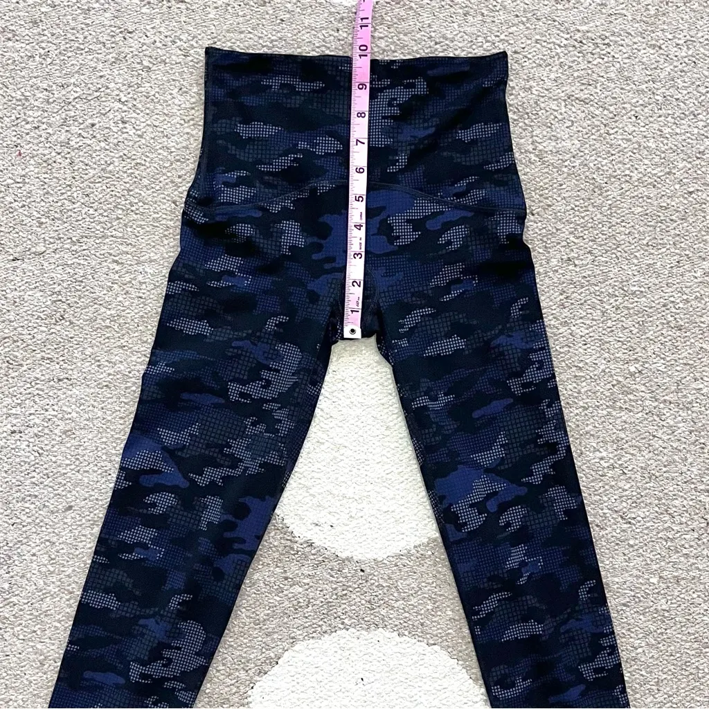 Spanx Active Booty Boost Blue Black Camo Print Cropped Compression Leggings XS - Image 6