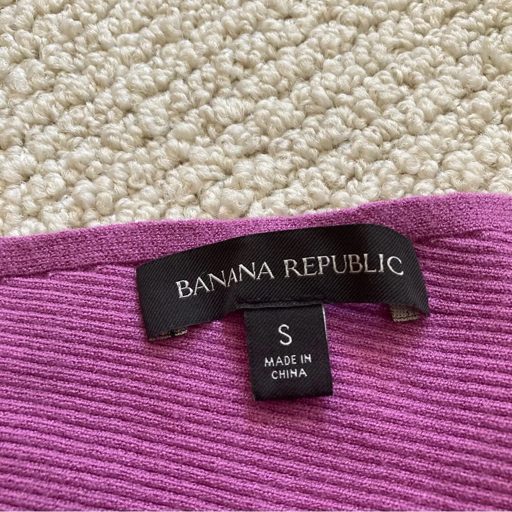 Banana Republic Asymmetrical Crew Neck Sweater Size Small Soft Stretch Purple - Image 2