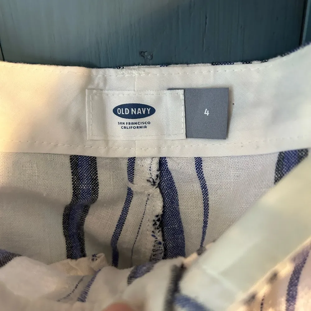 Old Navy Women's Striped Blue and White Linen Blend Shorts | Sz 4 - Image 5